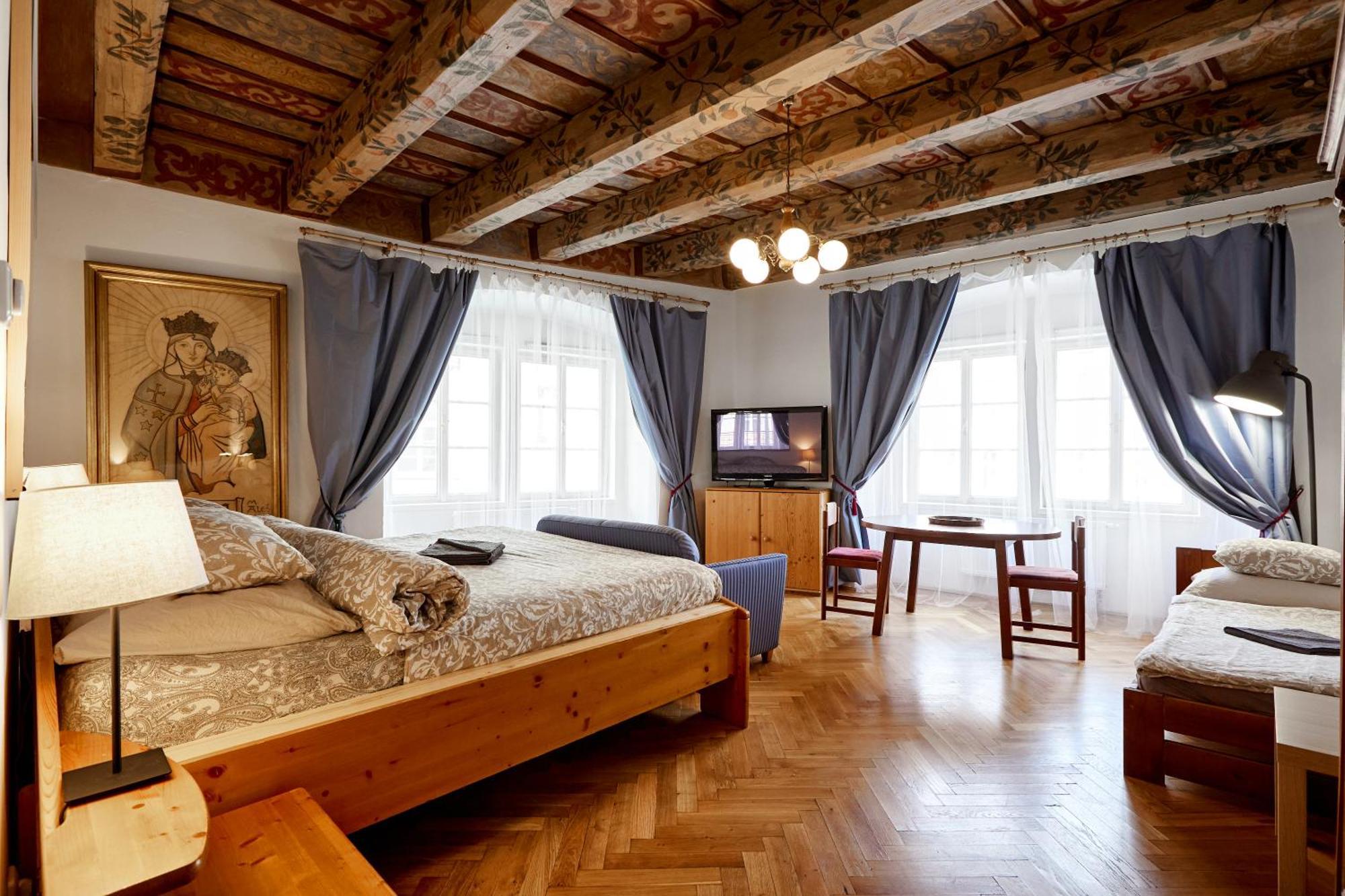At The Blue Lion & Parking Assistance Apartment Prague Exterior photo