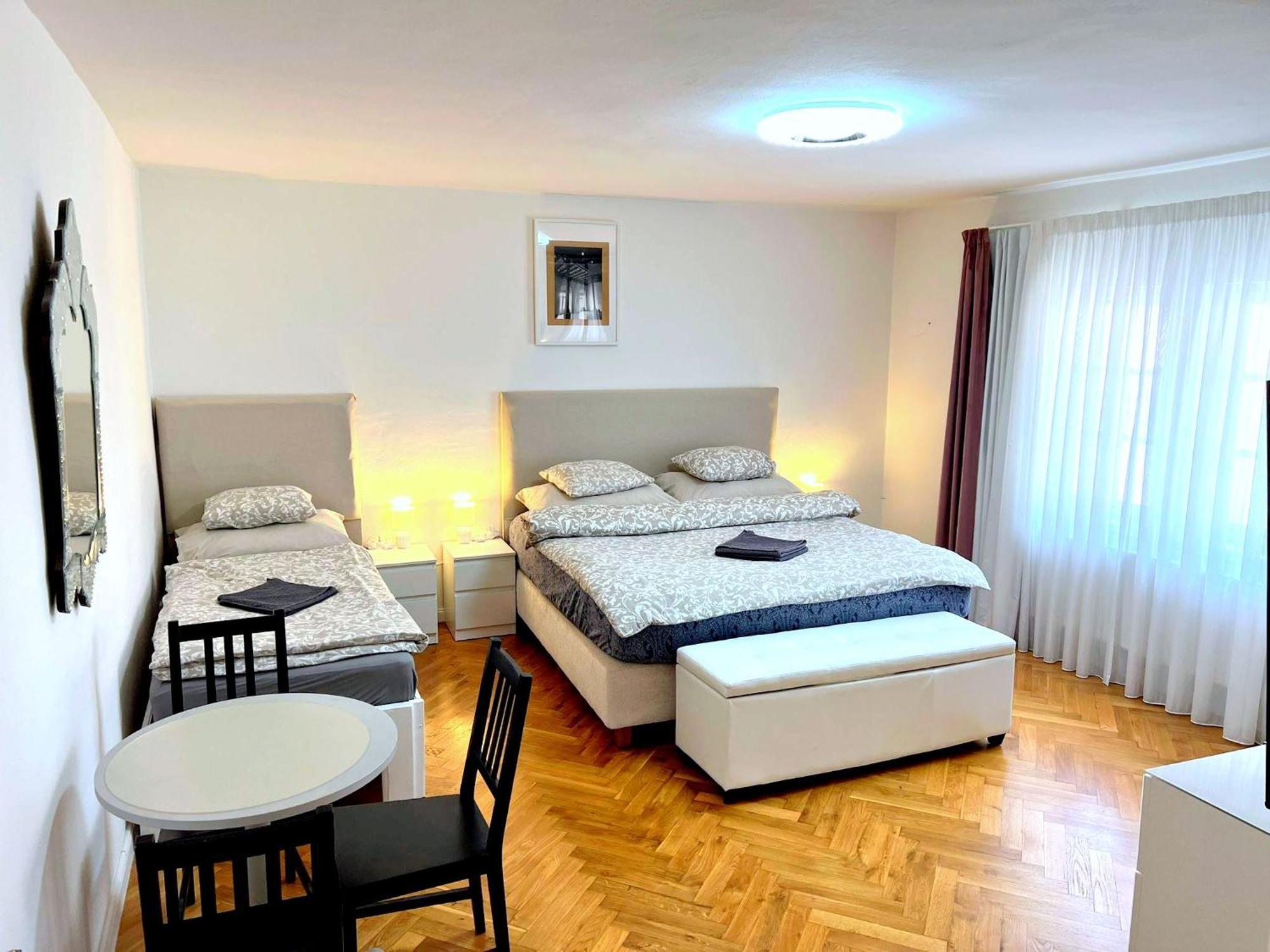 At The Blue Lion & Parking Assistance Apartment Prague Exterior photo